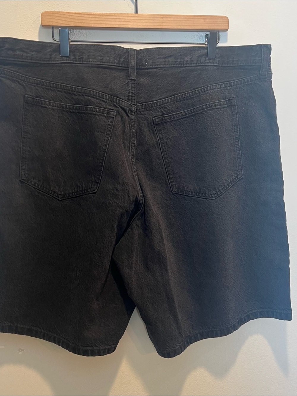 NWT ABERCROMBIE- The Loose Fit Mid Rise Jean Shorts Black Size 34/18 - Picture 4 of 6